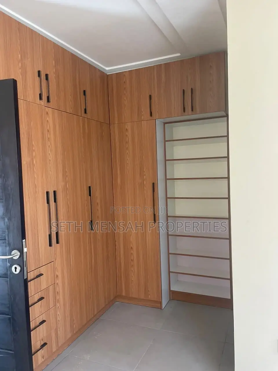3bdrm Townhouse / Terrace in Skm, Dzorwulu for rent
