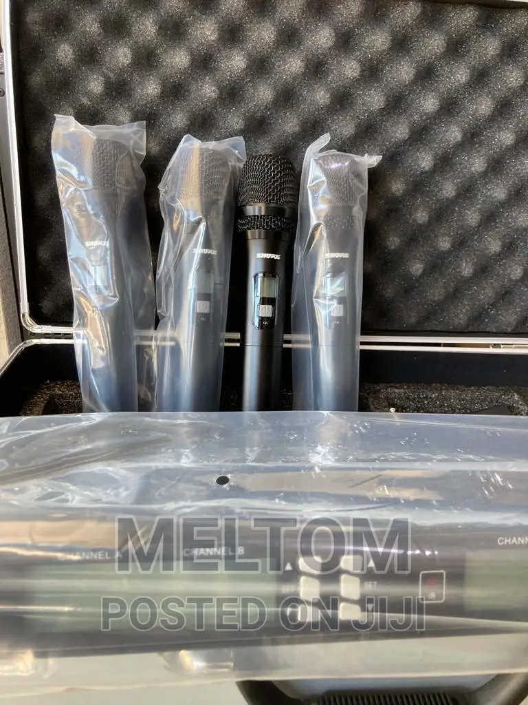 Shure Am-401 4in1 Briefcased Cordless Microphone