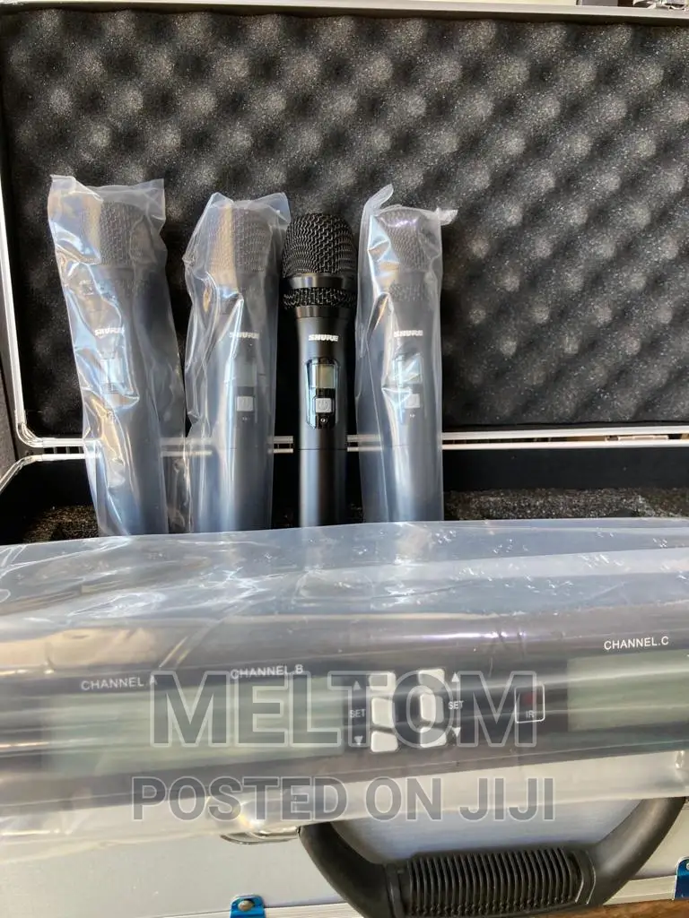 Shure Am-401 4in1 Briefcased Cordless Microphone