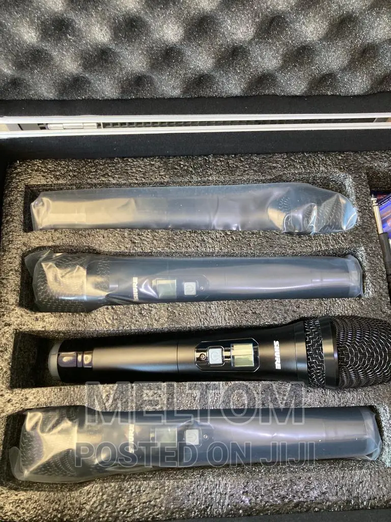 Shure Am-401 4in1 Briefcased Cordless Microphone