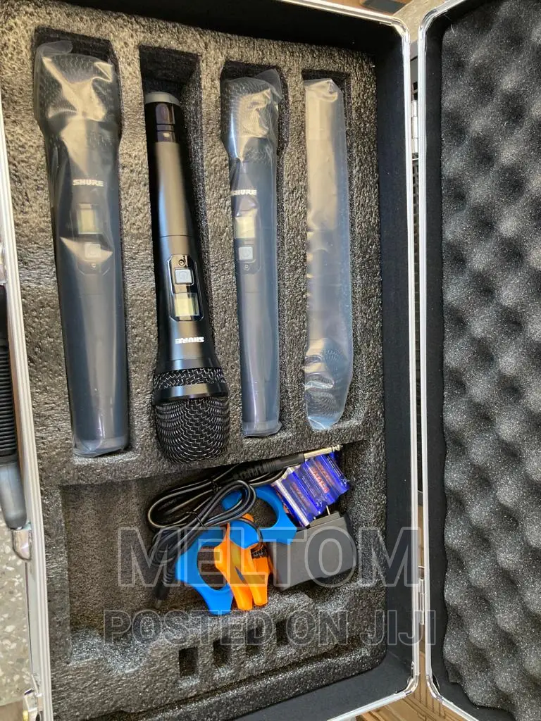 Shure Am-401 4in1 Briefcased Cordless Microphone