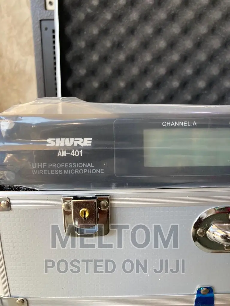 Shure Am-401 4in1 Briefcased Cordless Microphone