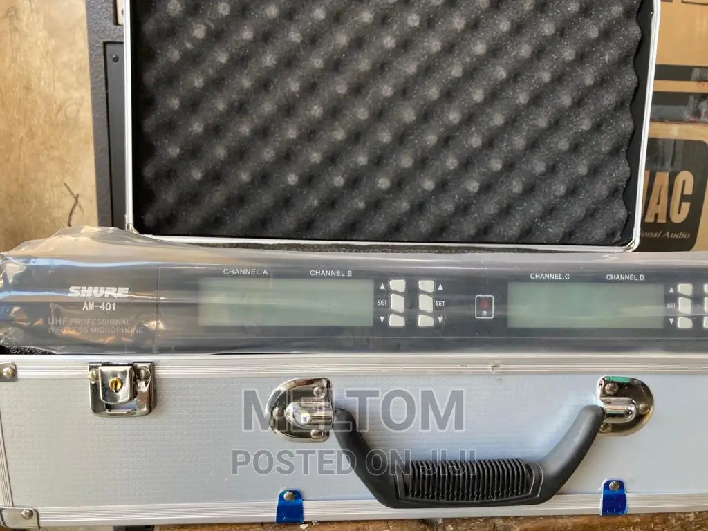 Shure Am-401 4in1 Briefcased Cordless Microphone