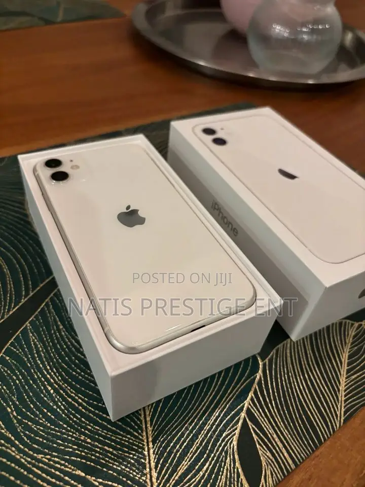 New Apple iPhone 11 128 GB White
