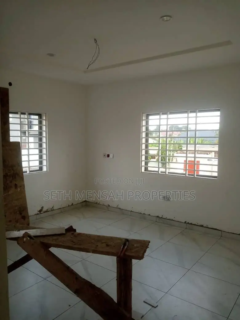 4bdrm House in Skm, Achimota for sale