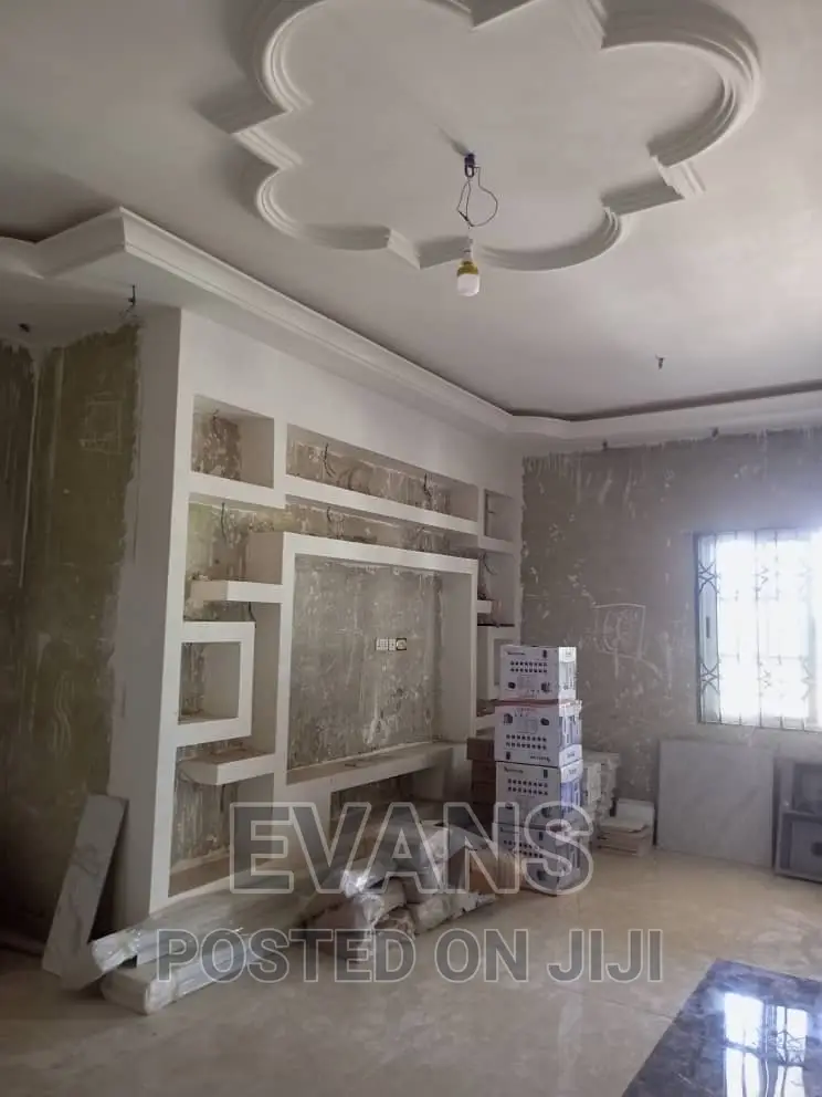 Expert in P.O.P, Skimming, Painting, Graphiato,Tv Designs