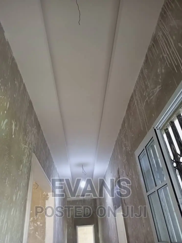 Expert in P.O.P, Skimming, Painting, Graphiato,Tv Designs