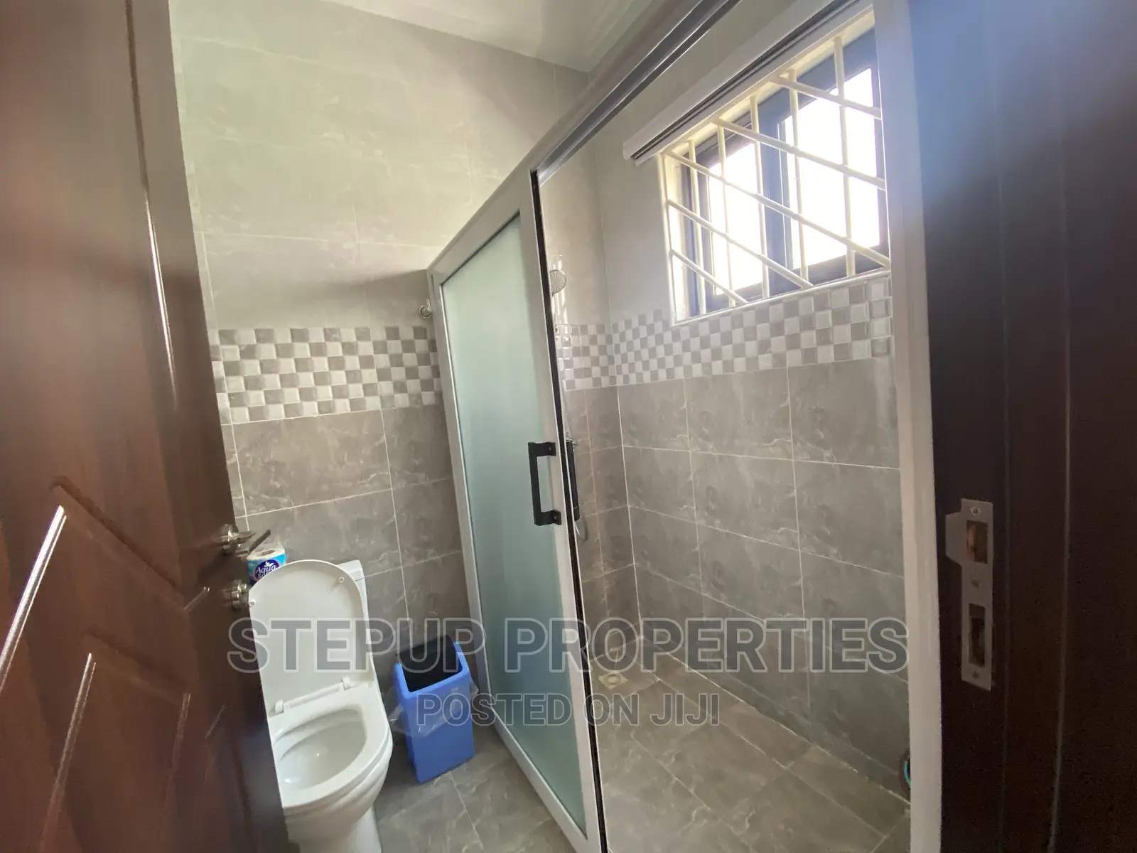 Furnished 4bdrm House in Lakeside, Ashaley Botwe for sale