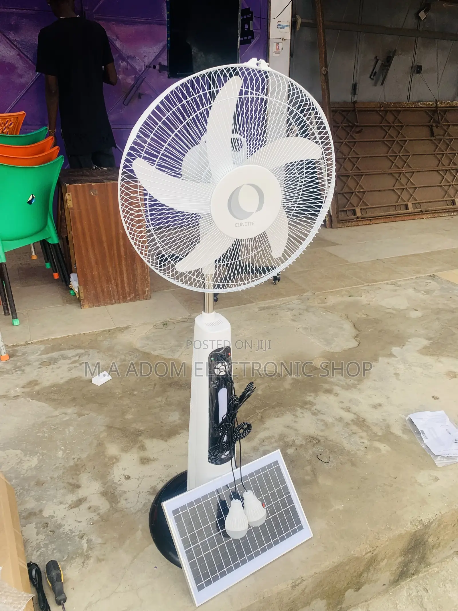 Clinette Rechargeable Fan Up to 10 Hours With Solar Panel