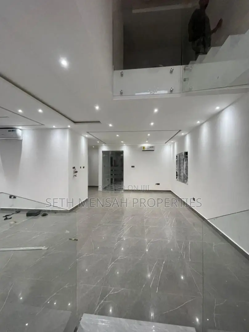 4bdrm House in Skm, Ashaley Botwe for sale