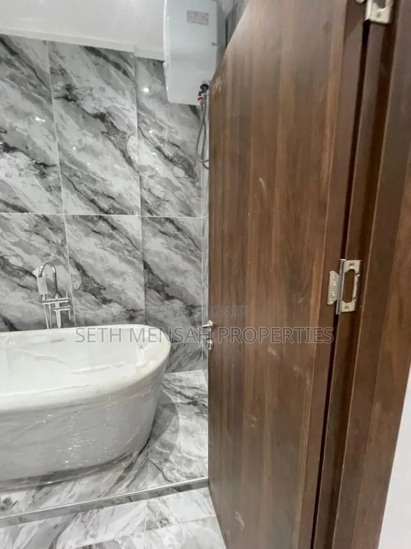 4bdrm House in Skm, Ashaley Botwe for sale