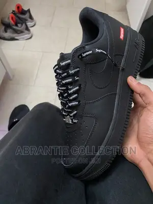 Supreme X Nike Air Force 1