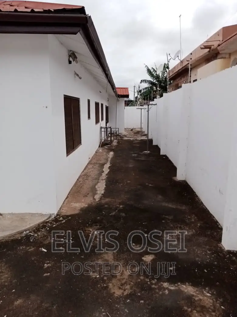 5bdrm House in Kasoa Road Ayigbe, Weija for rent