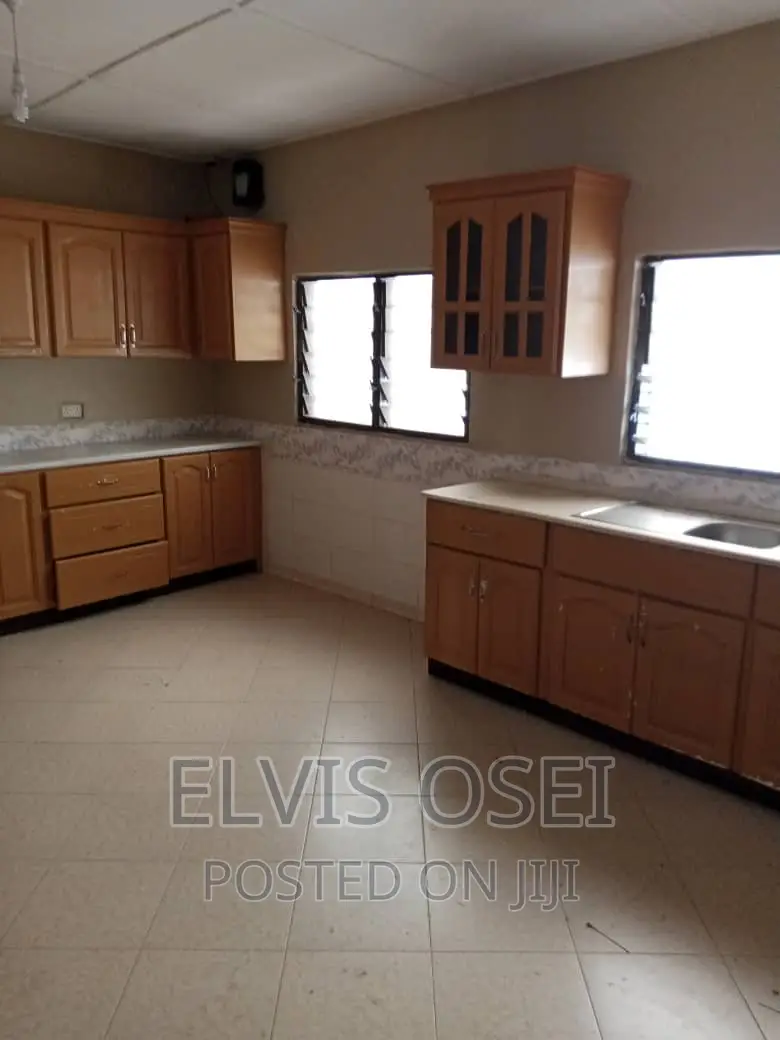 5bdrm House in Kasoa Road Ayigbe, Weija for rent