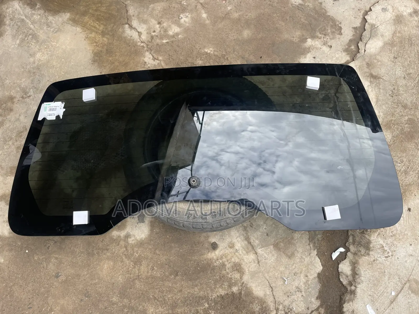 Mitsubishi Pajero Back Glass