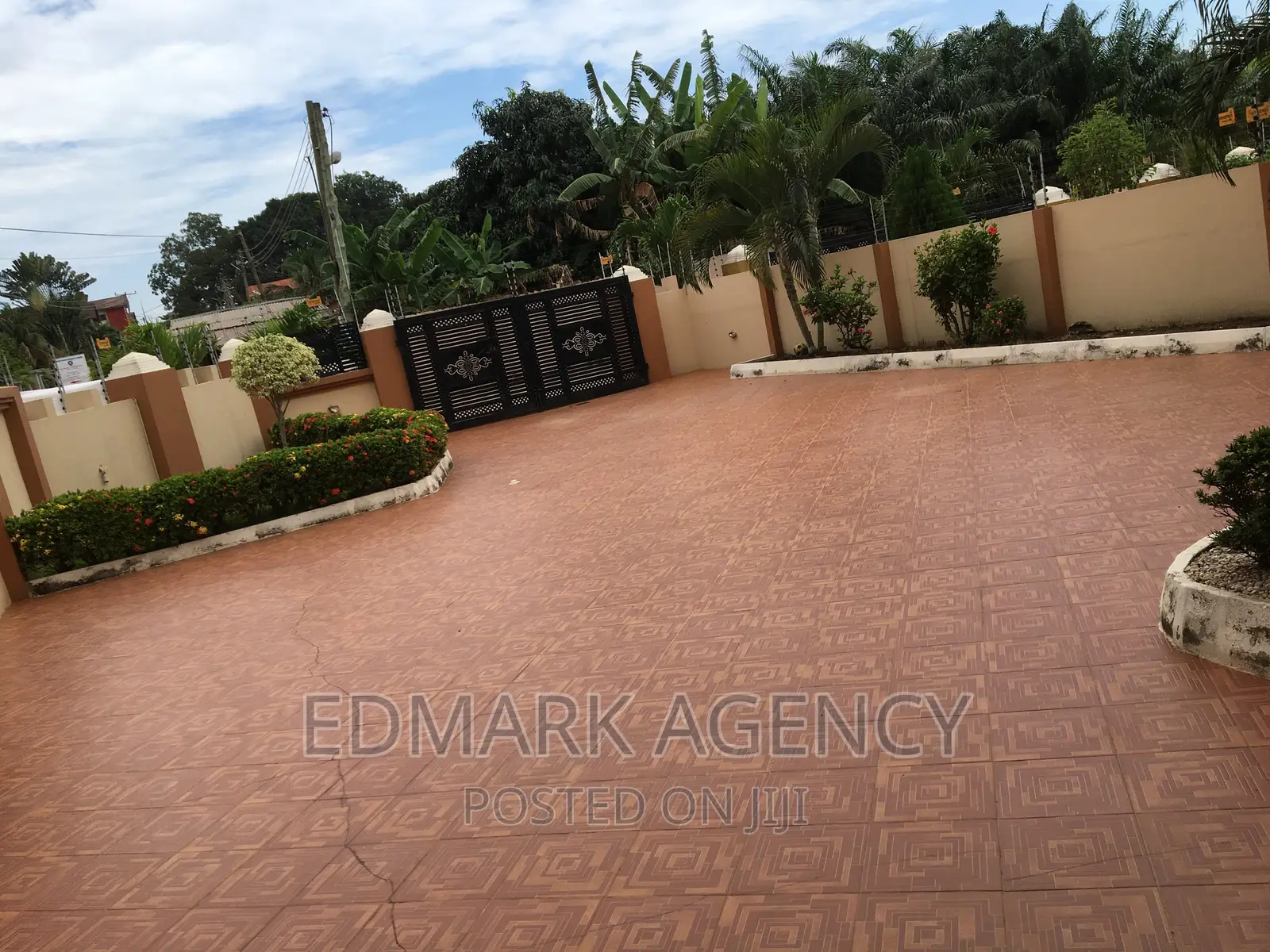 4bdrm House in Haatso, ECOMOG for sale