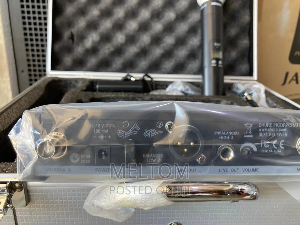 Shure Slx4 1in1 Briefcased Cordless Microphone