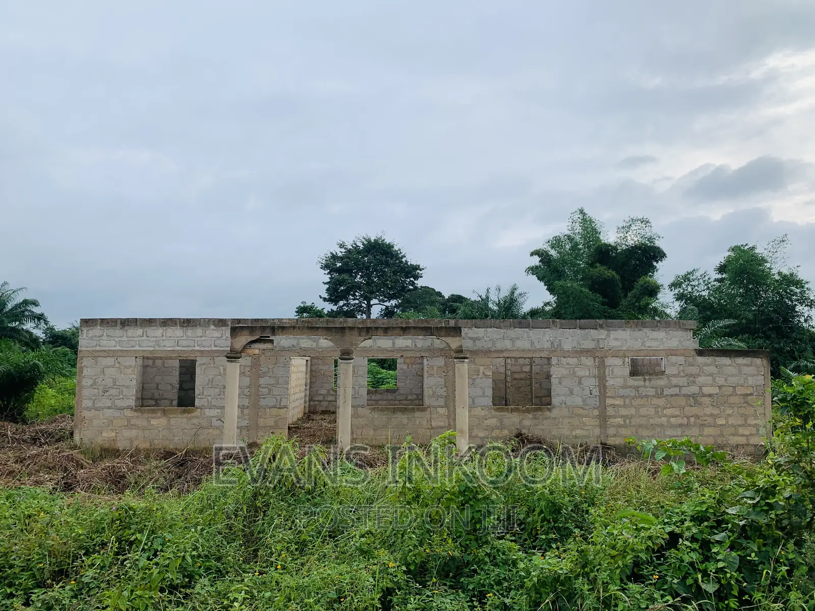5 Bed Room Uncompleted House