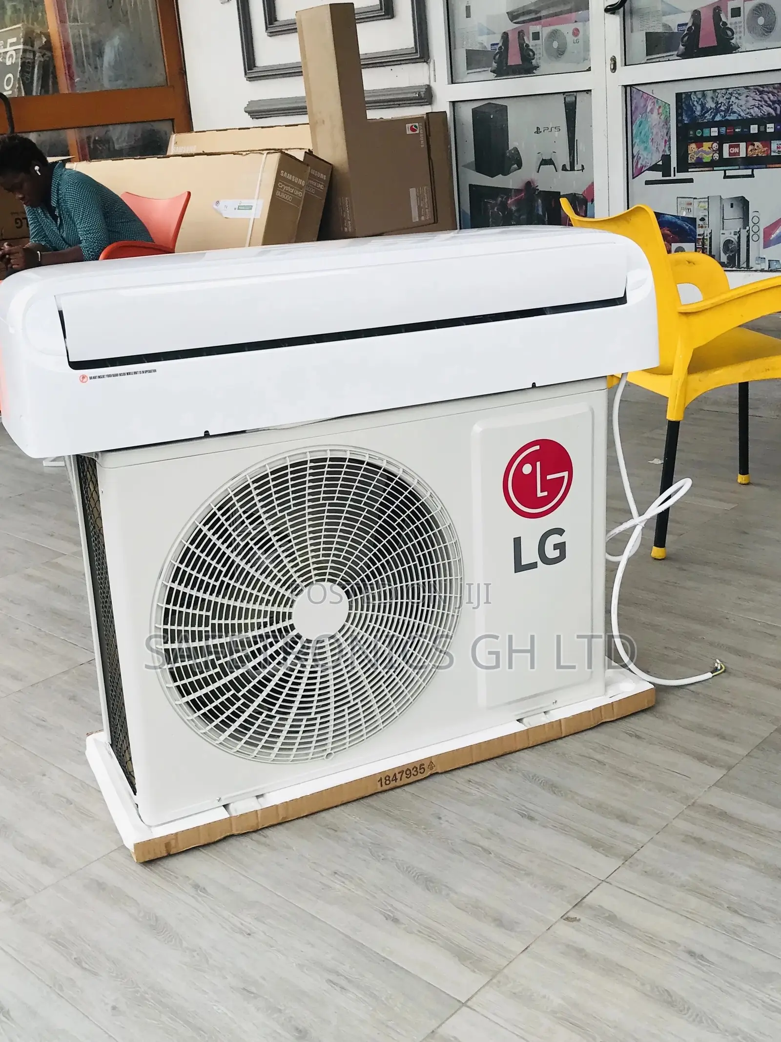 White Airconditioner Split 2.0hp Lg AT-Q18GQSK1 Electric
