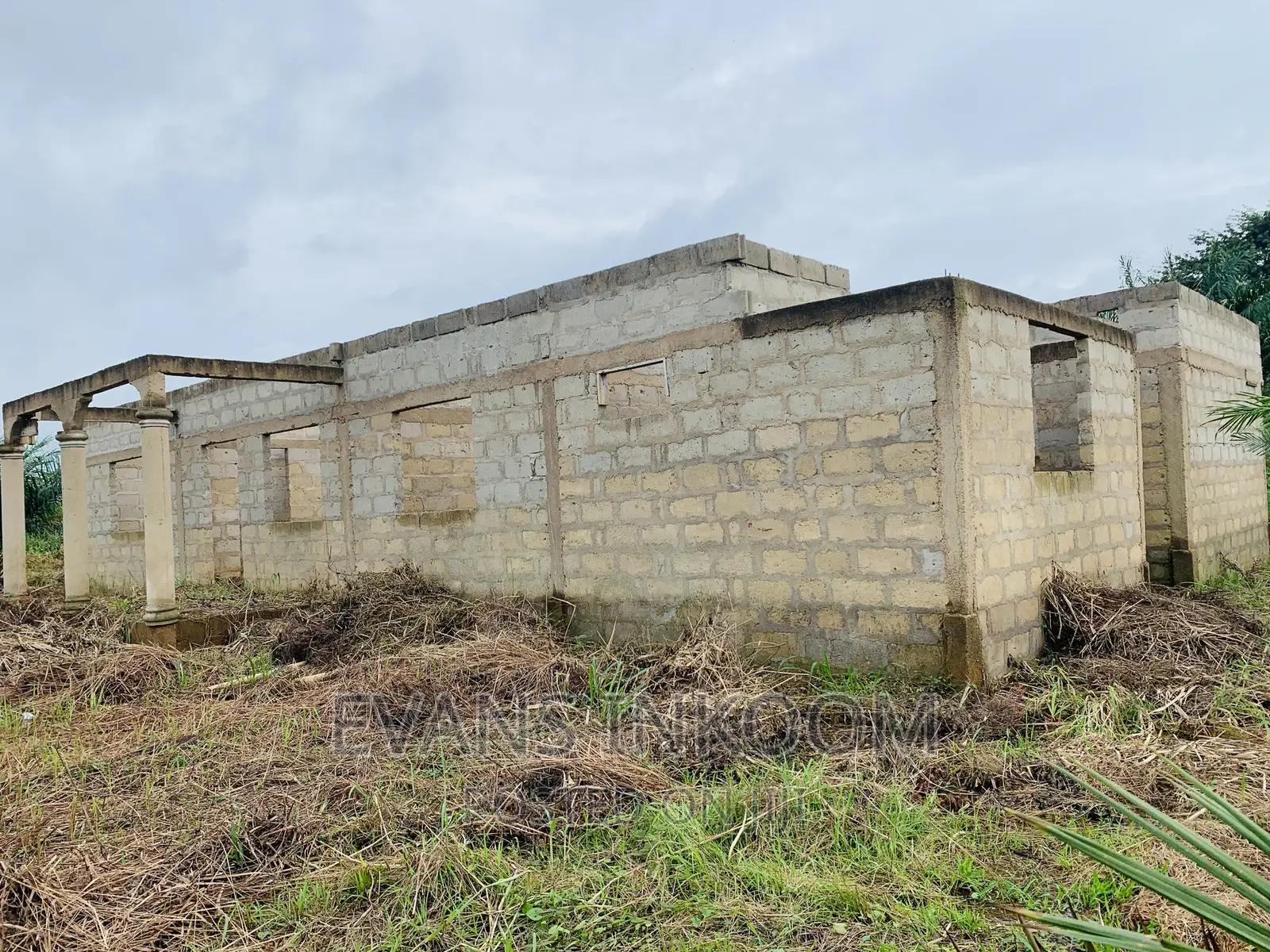 5 Bed Room Uncompleted House