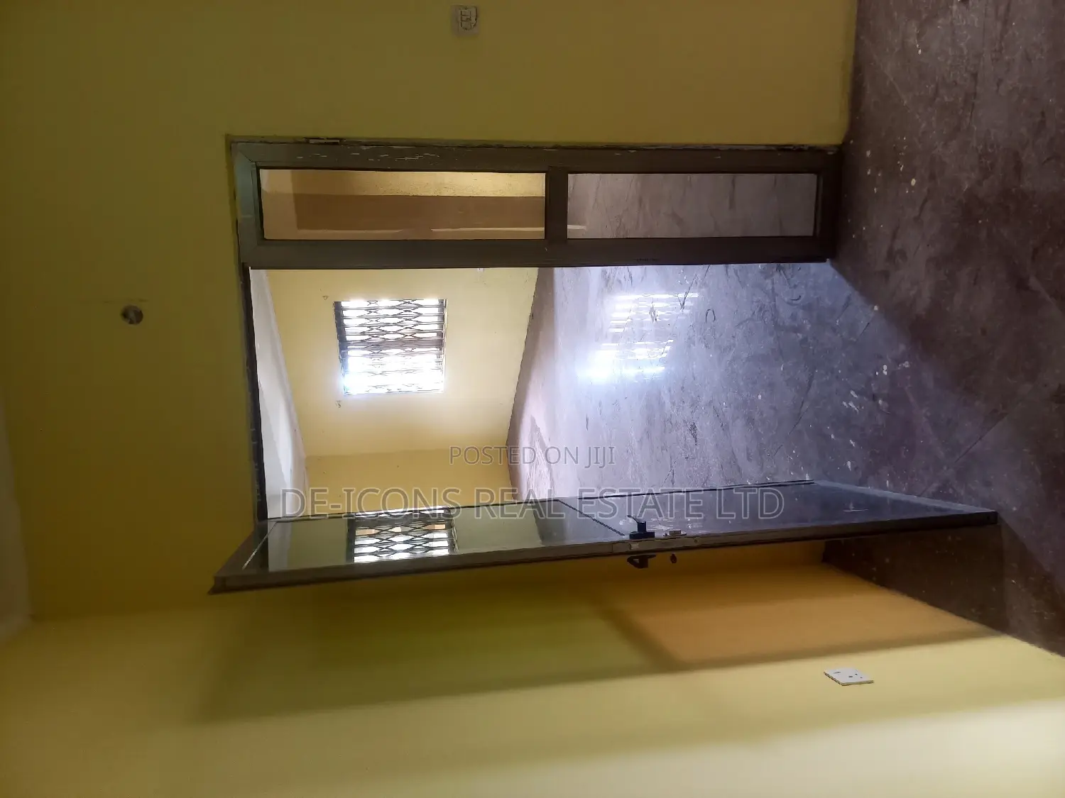 4bdrm Mansion in De-Icons Real Estate, Awutu Senya East Municipal