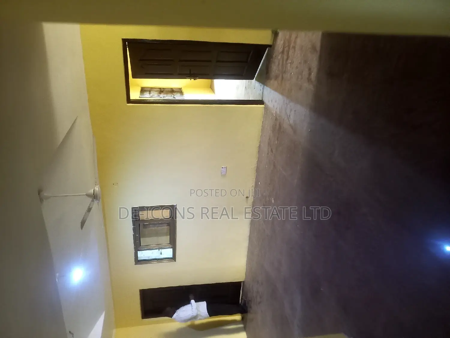 4bdrm Mansion in De-Icons Real Estate, Awutu Senya East Municipal