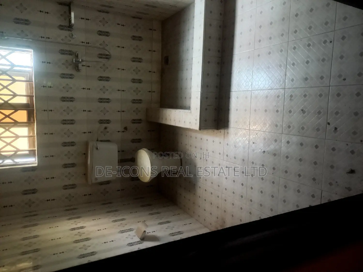 4bdrm Mansion in De-Icons Real Estate, Awutu Senya East Municipal