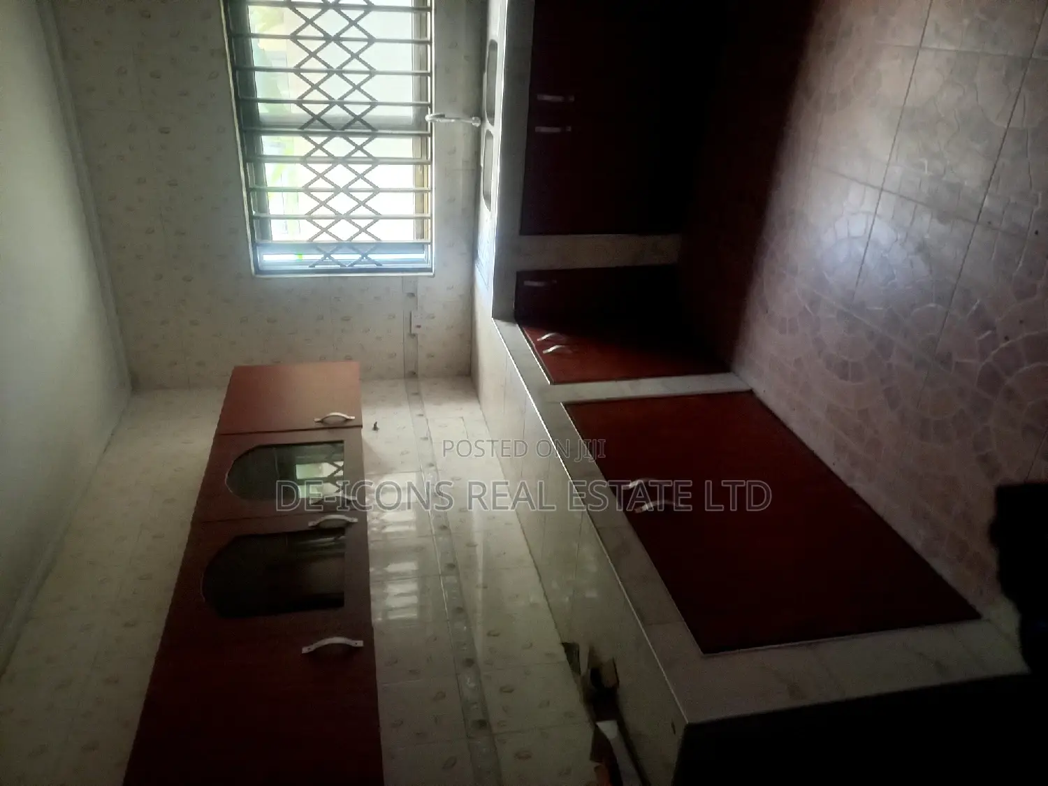4bdrm Mansion in De-Icons Real Estate, Awutu Senya East Municipal
