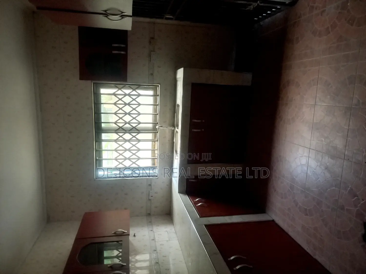 4bdrm Mansion in De-Icons Real Estate, Awutu Senya East Municipal