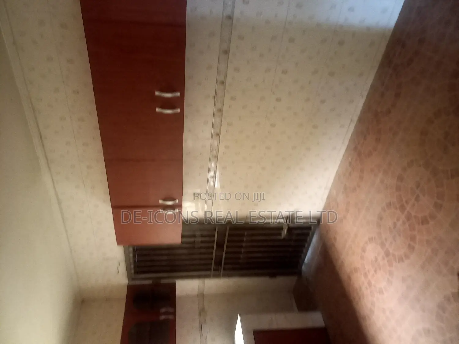 4bdrm Mansion in De-Icons Real Estate, Awutu Senya East Municipal