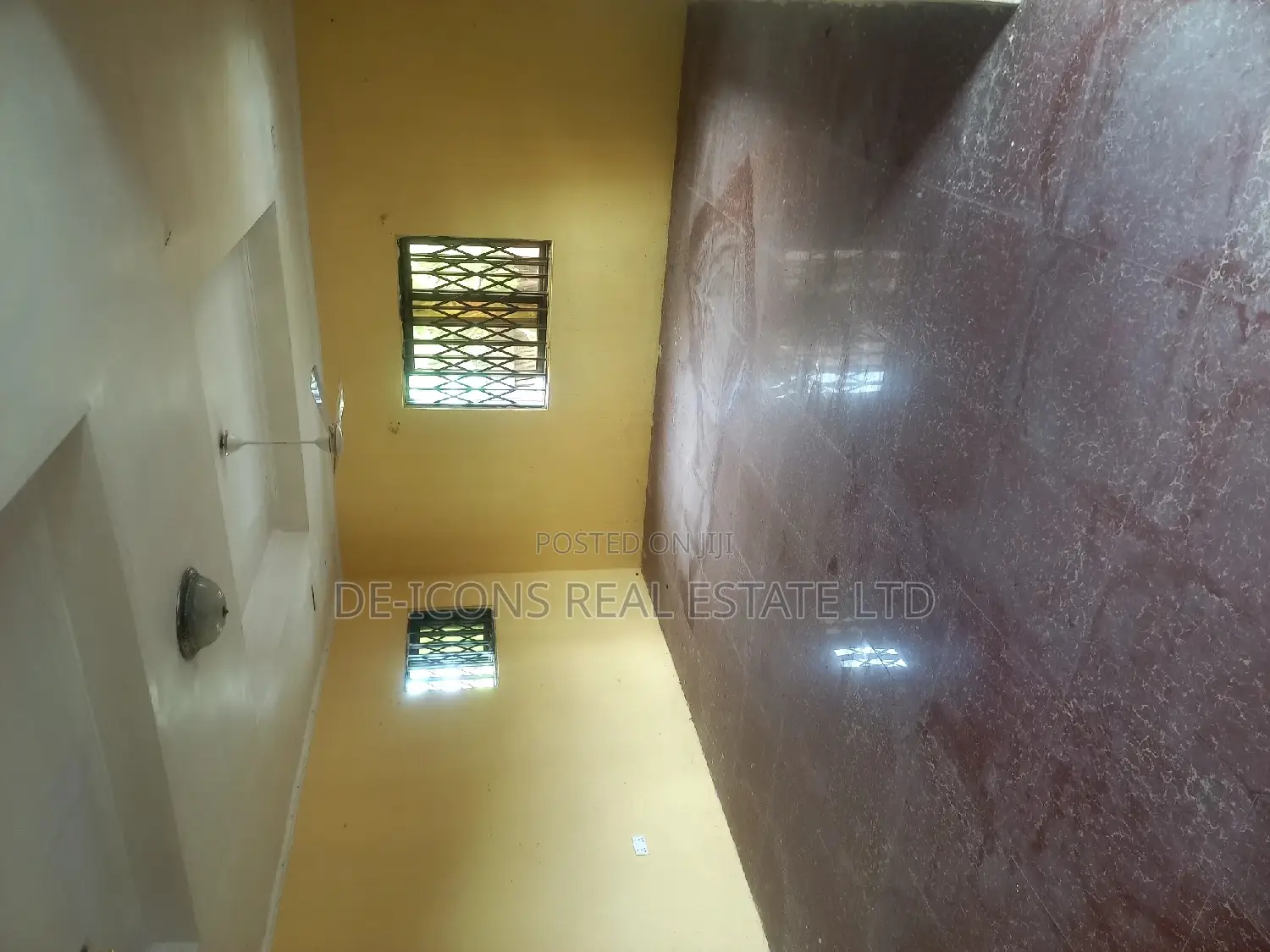 4bdrm Mansion in De-Icons Real Estate, Awutu Senya East Municipal