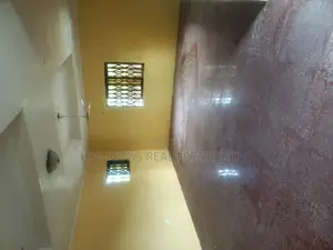 4bdrm Mansion in De-Icons Real Estate, Awutu Senya East Municipal