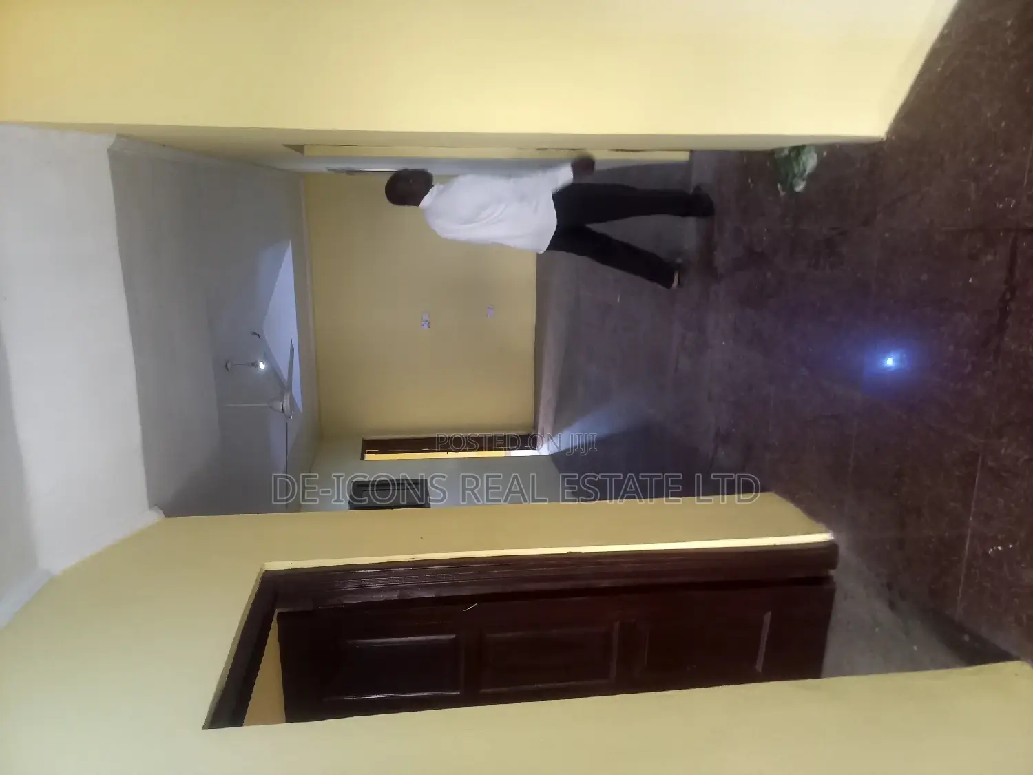 4bdrm Mansion in De-Icons Real Estate, Awutu Senya East Municipal
