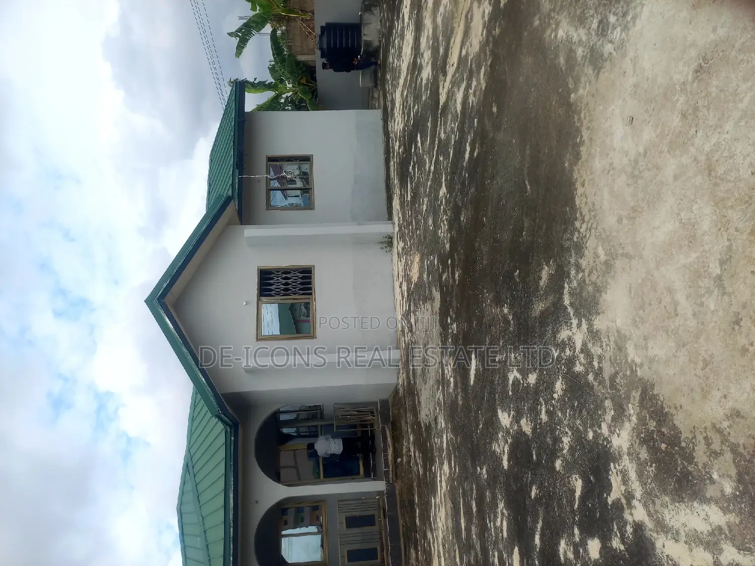 4bdrm Mansion in De-Icons Real Estate, Awutu Senya East Municipal