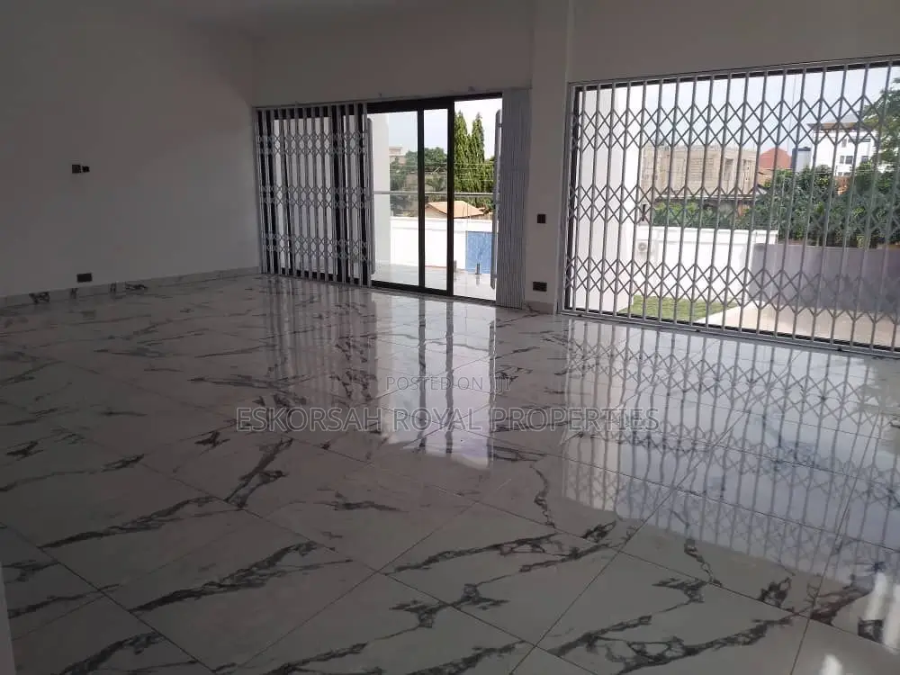 7bdrm House in East Legon for sale
