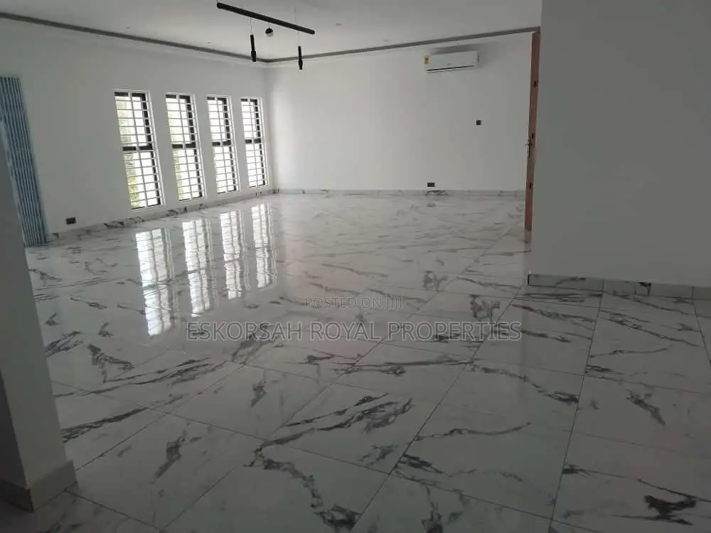 7bdrm House in East Legon for sale