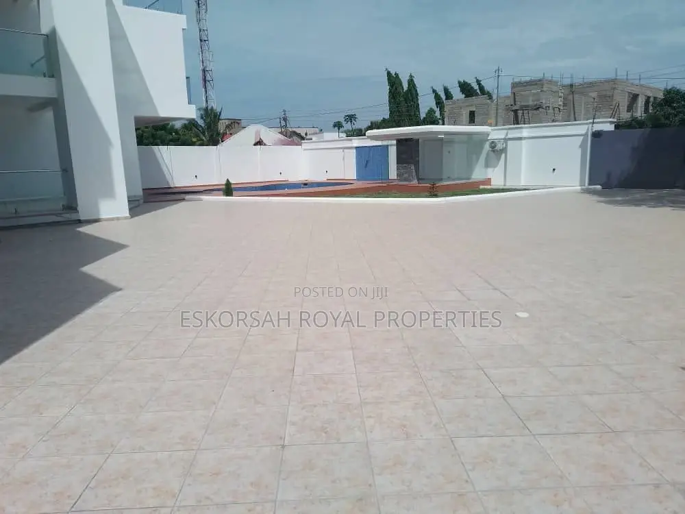 7bdrm House in East Legon for sale