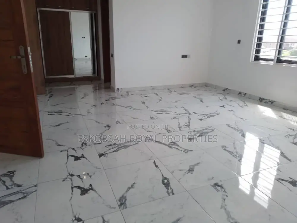 7bdrm House in East Legon for sale