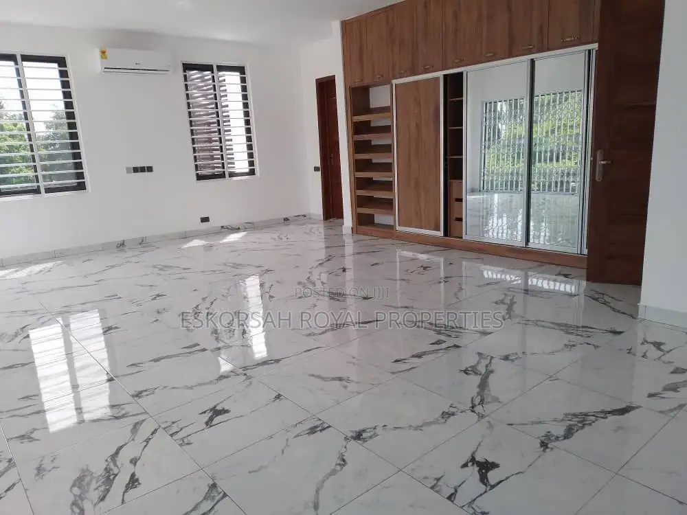 7bdrm House in East Legon for sale