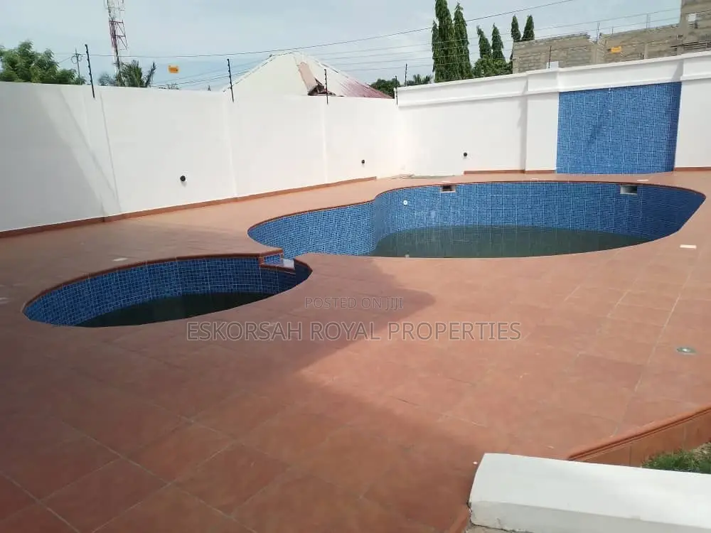 7bdrm House in East Legon for sale