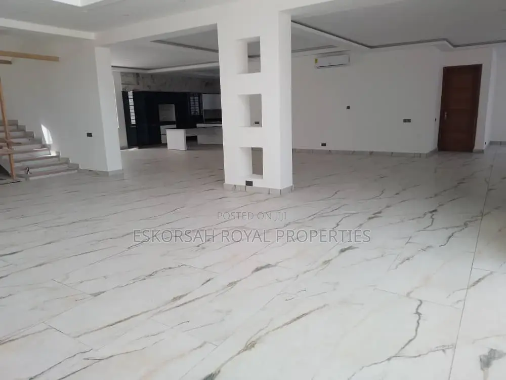 7bdrm House in East Legon for sale