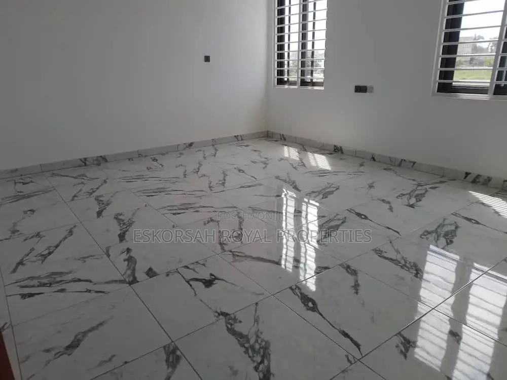 7bdrm House in East Legon for sale
