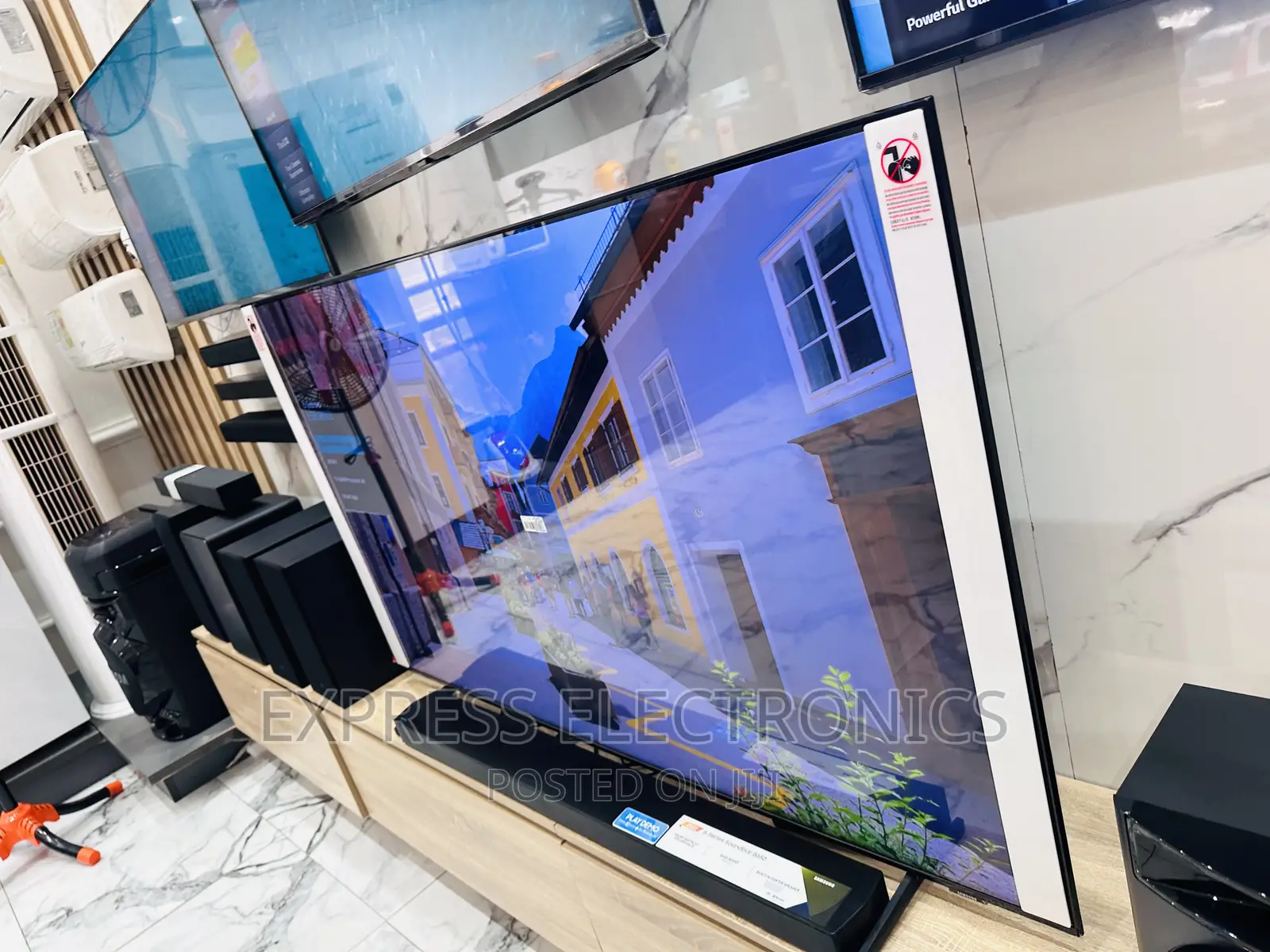 Experience Clarity UHD 85”Bu8000 2022 Samsung Tv 