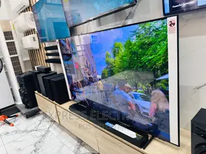 Experience Clarity UHD 85”Bu8000 2022 Samsung Tv 