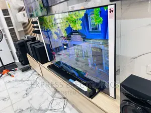 Dynamic Range Color Samsung Uhd Smart 85”Cu8000