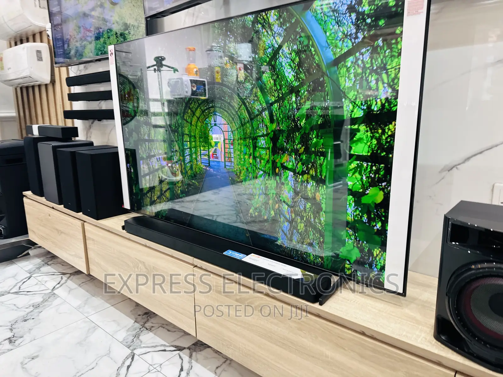 Your Getaway Samsung Uhd Smart 85”Cu8000