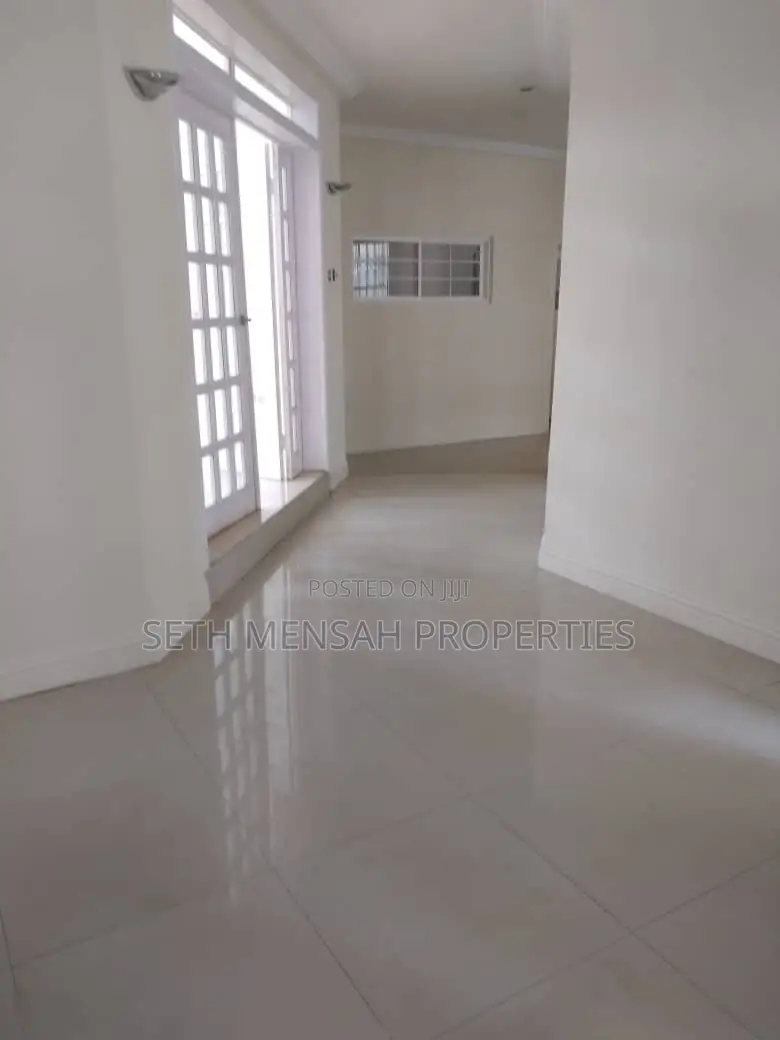 5bdrm Maisonette in Skm, East Legon for rent