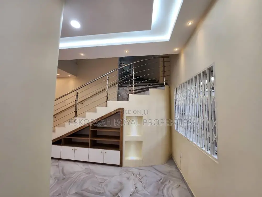 4bdrm House in East Legon for rent
