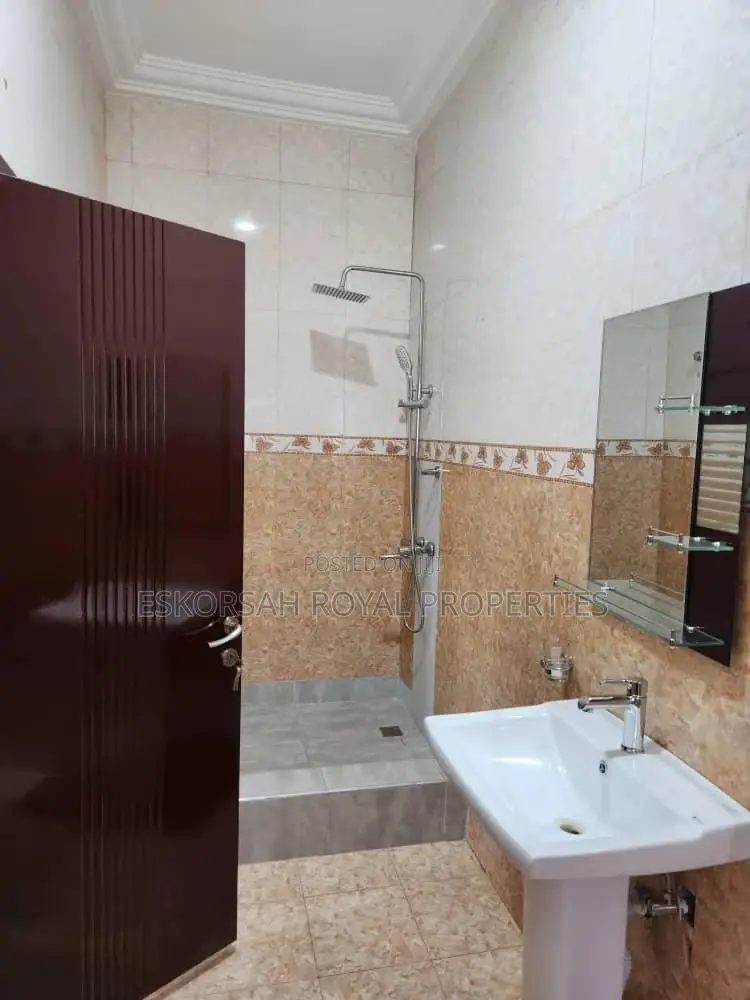 4bdrm House in East Legon for rent