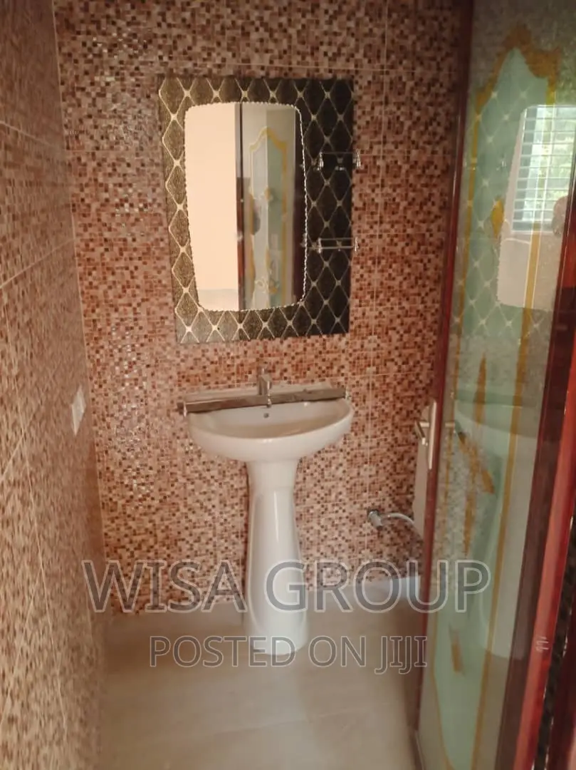 6bdrm Duplex in Wisa Groups, Accra Metropolitan for rent
